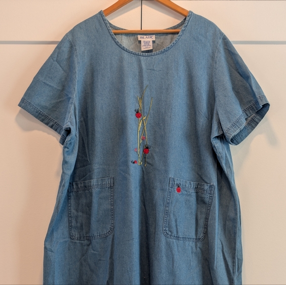 VINTAGE Blair Blue Denim House Shift Dress with Ladybug Floral Embroidery Sz 2XL - Picture 4 of 6